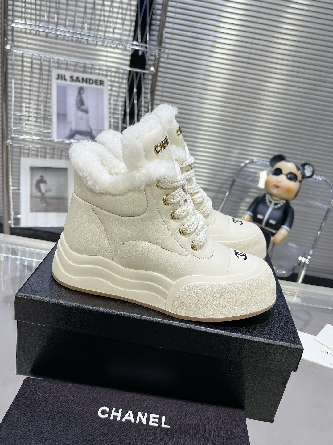 MARTIN BOOTS IN WHITE CALFSKIN AND LAMB FUR LINING