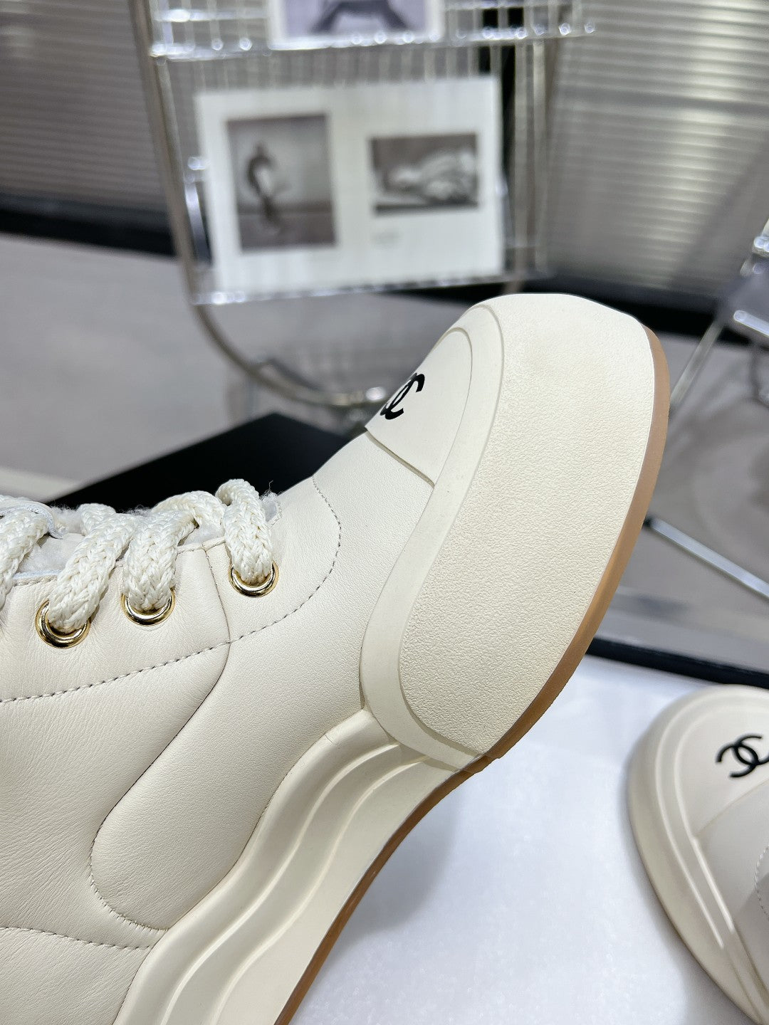 MARTIN BOOTS IN WHITE CALFSKIN AND LAMB FUR LINING