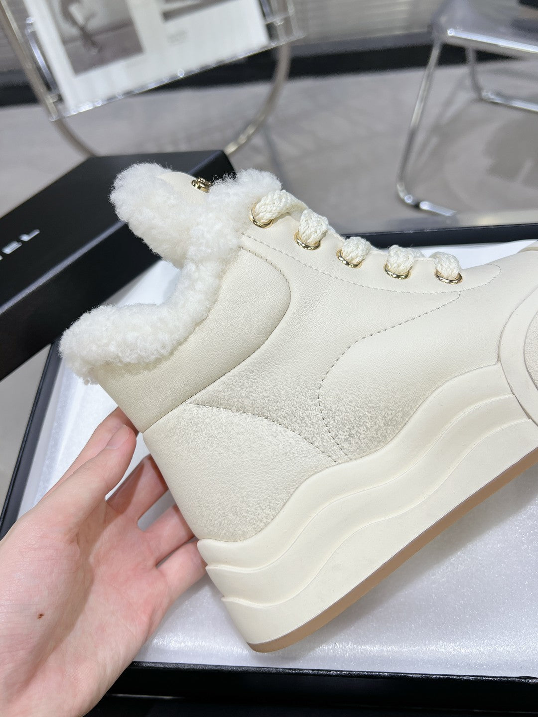 MARTIN BOOTS IN WHITE CALFSKIN AND LAMB FUR LINING