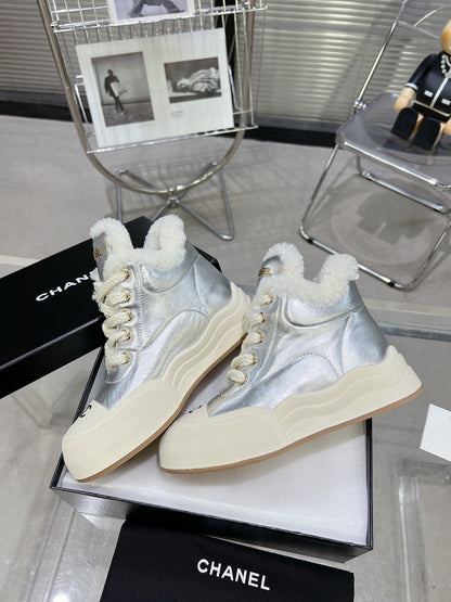 MARTIN BOOTS IN SILVER CALFSKIN AND LAMB FUR LINING