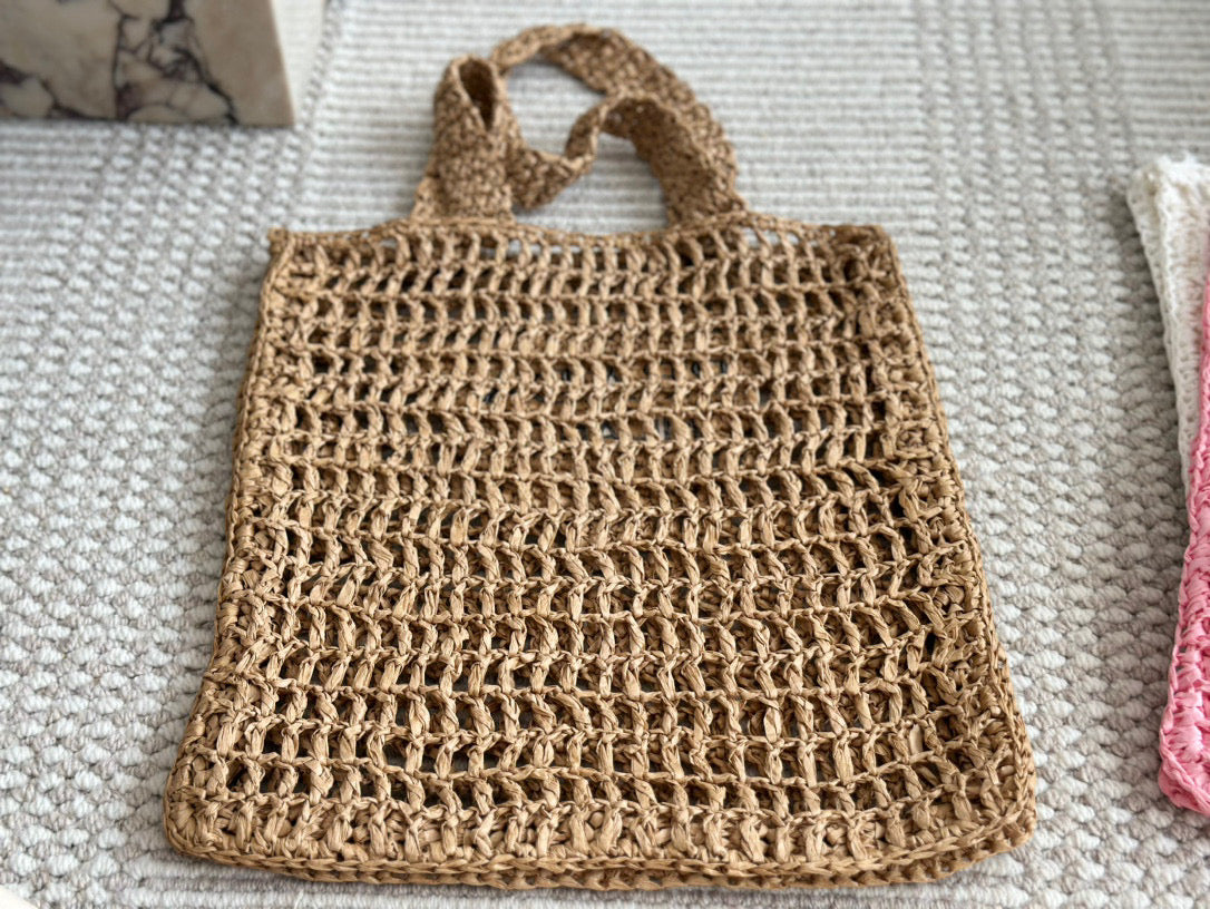 BLACK EMBROIDED LOGO TOTE BAG 40 IN BROWN WOVEN RAFFIA