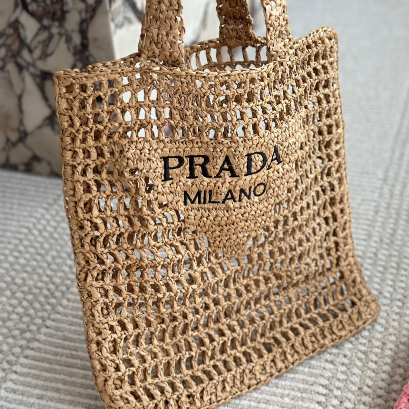 BLACK EMBROIDED LOGO TOTE BAG 40 IN BROWN WOVEN RAFFIA