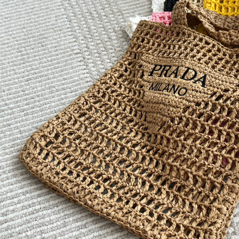 BLACK EMBROIDED LOGO TOTE BAG 40 IN BROWN WOVEN RAFFIA