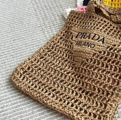 BLACK EMBROIDED LOGO TOTE BAG 40 IN BROWN WOVEN RAFFIA