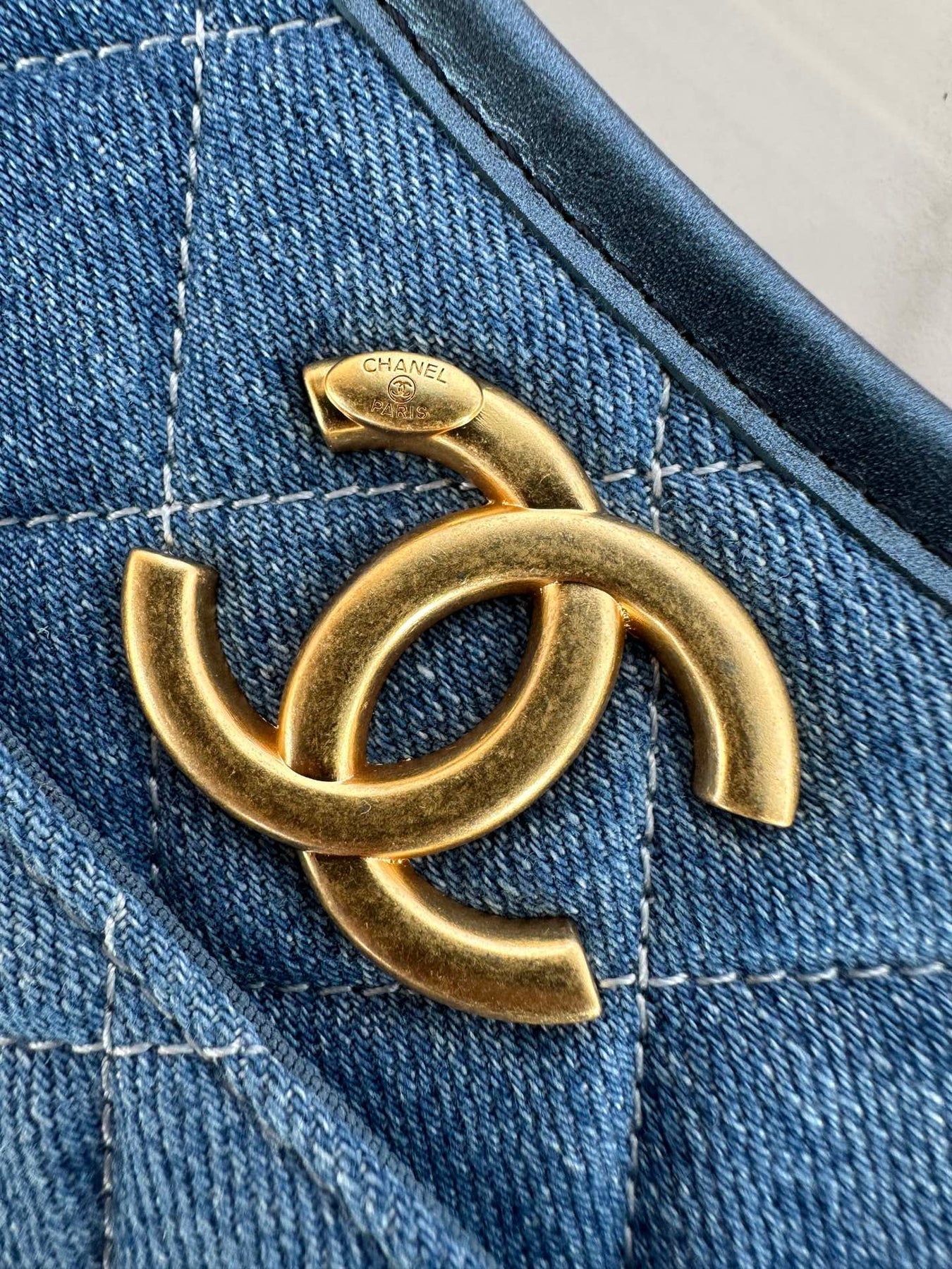 CC 25 HOBO HANDBAG IN LIGHT BLUE DENIM DIP