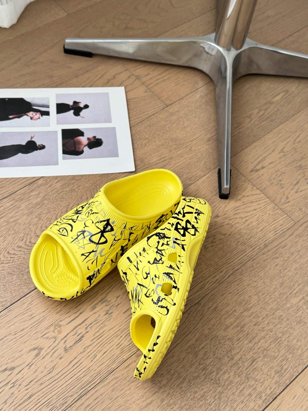 POOL GRAFFITI CROCS SLIDE SANDALS IN YELLOW AND BLACK RUBBER