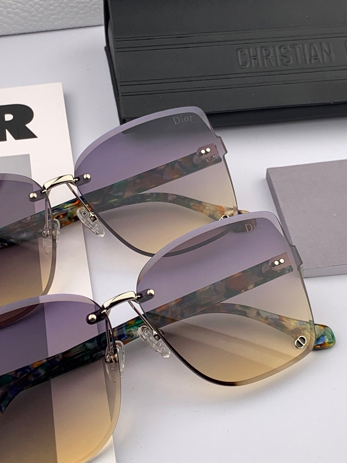 MONTAIGNE SUNGLASS CD6710 IN MULTICOLOR ACETATE