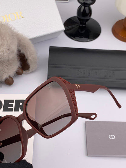 MONTAIGNE SUNGLASS D7732 IN BROWN ACETATE