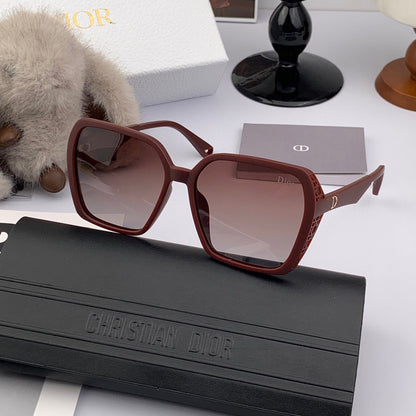 MONTAIGNE SUNGLASS D7732 IN BROWN ACETATE