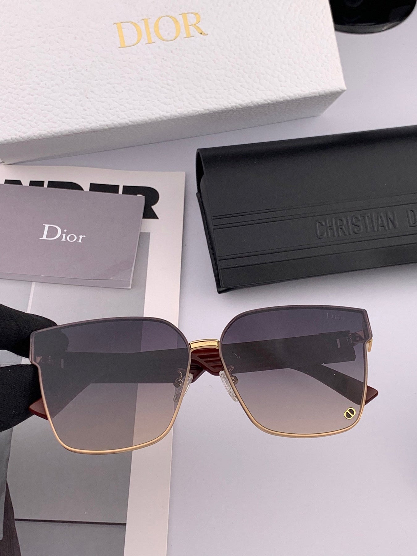 MONTAIGNE SUNGLASS CD7190 IN ACETATE