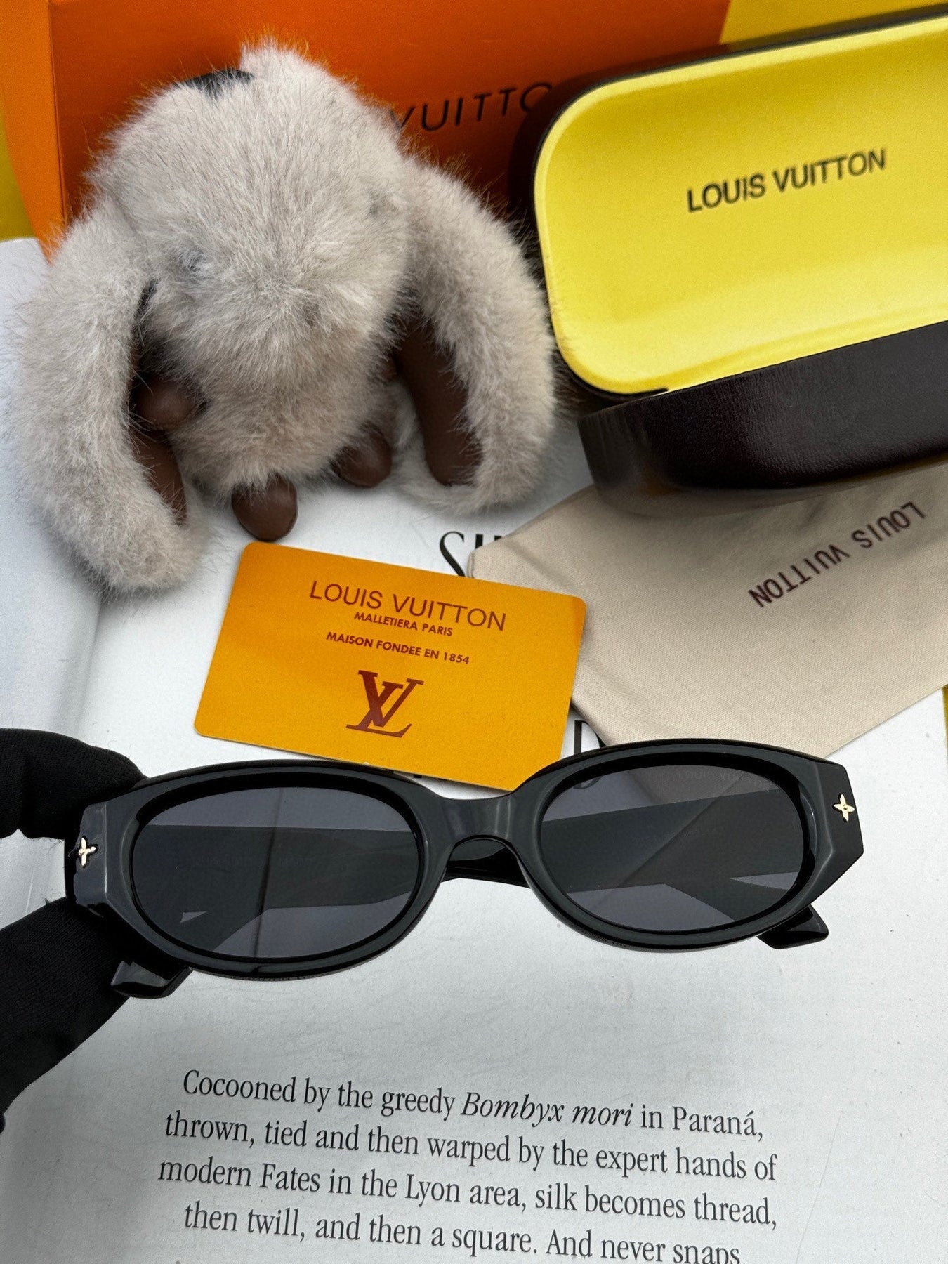 CAT EYE SUNGLASSES L1335 IN BLACK ACETATE