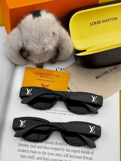 CAT EYE SUNGLASSES L1335 IN BLACK ACETATE