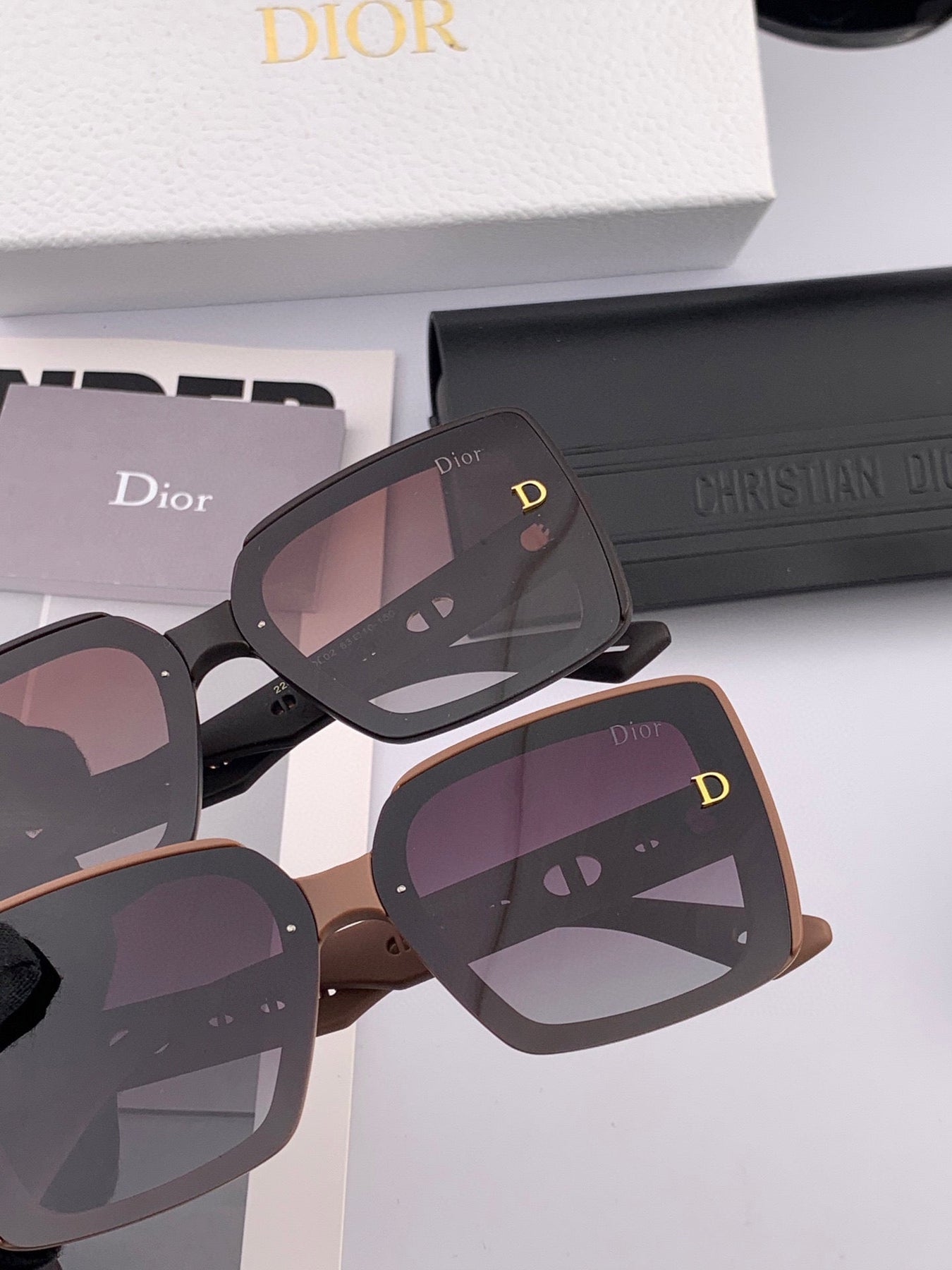 MONTAIGNE SUNGLASS CD1228 IN ACETATE EMBOSSED LOGO