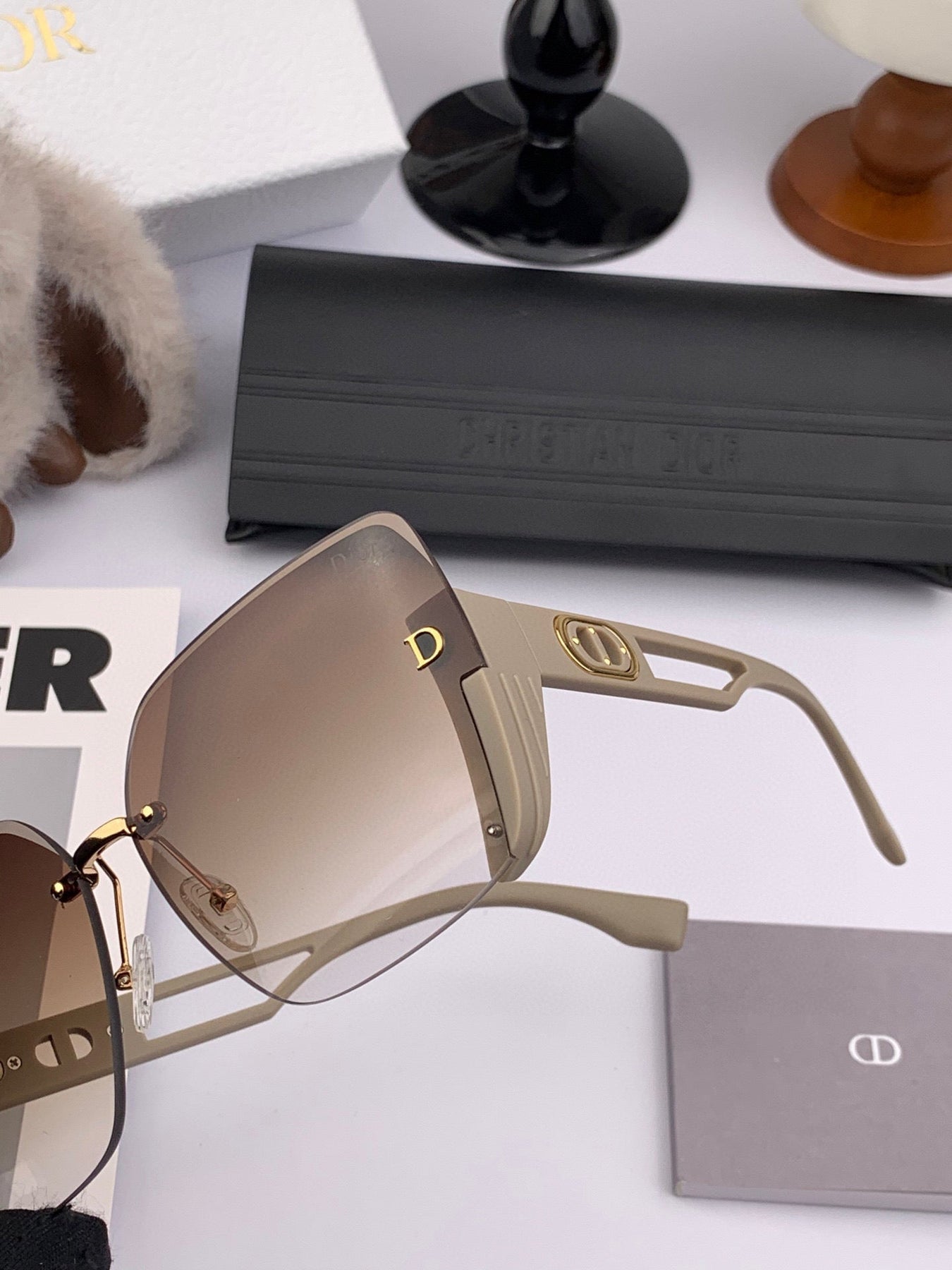 MONTAIGNE SUNGLASS CD6970 IN ACETATE