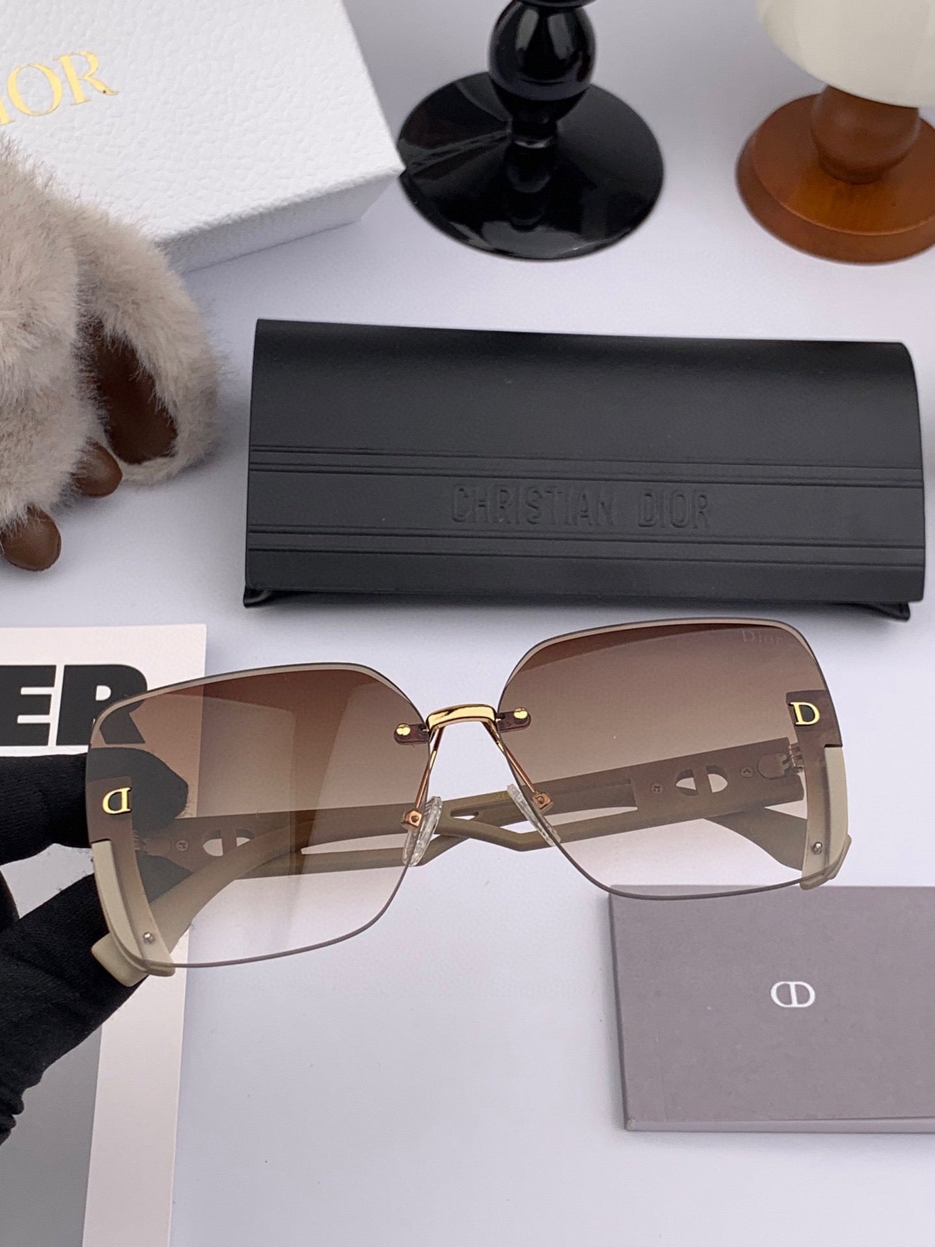 MONTAIGNE SUNGLASS CD6970 IN ACETATE