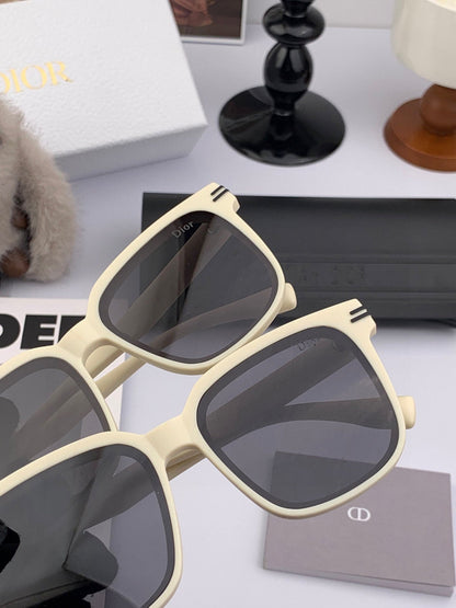 MONTAIGNE SUNGLASS CD195 IN IVORY ACETATE