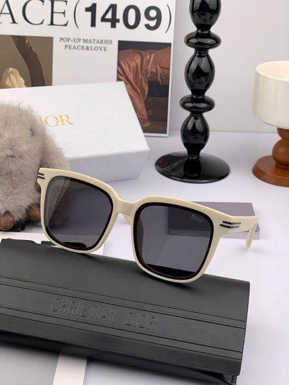 MONTAIGNE SUNGLASS CD195 IN IVORY ACETATE