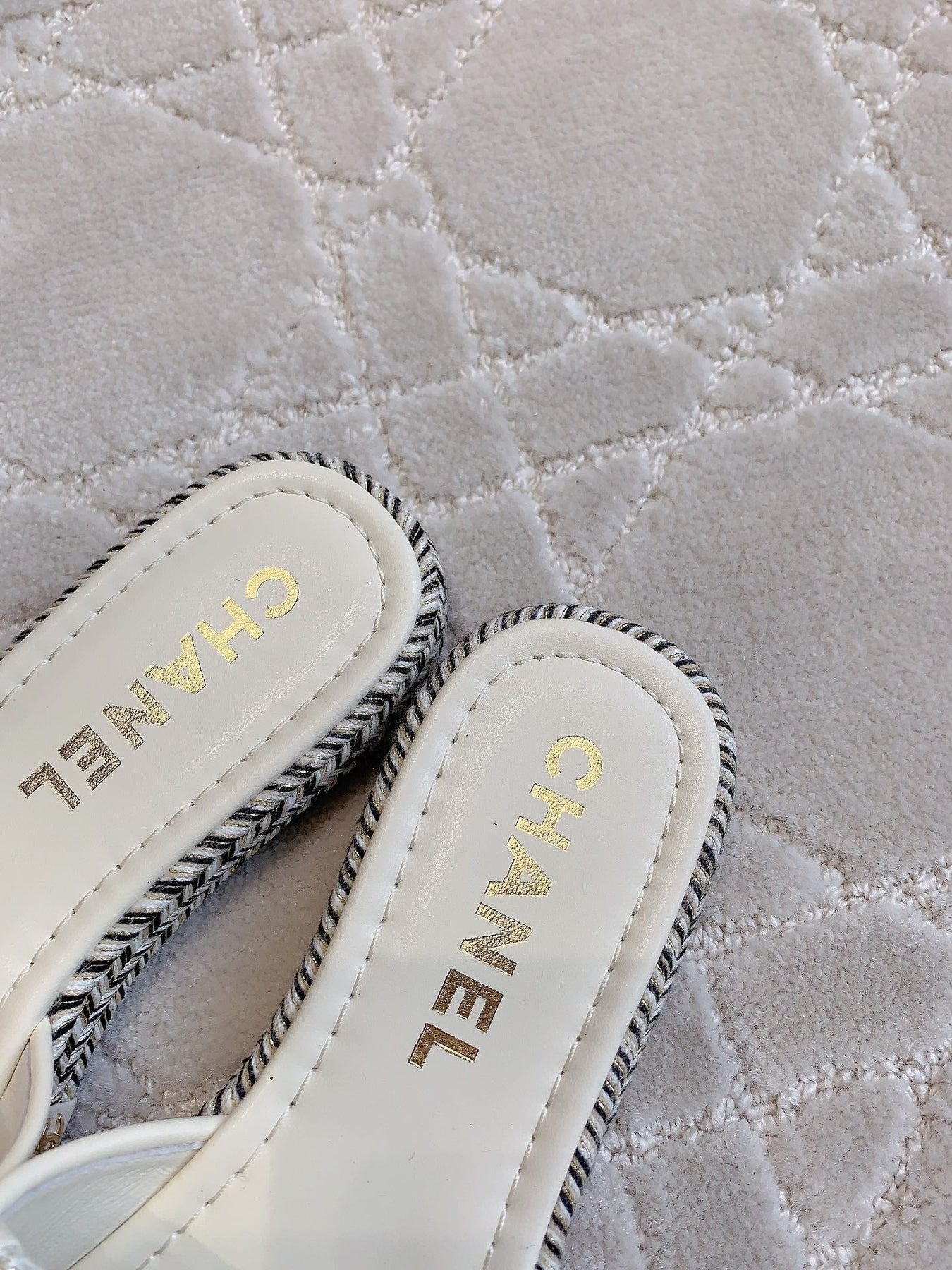 PLATFORM SLIPPERS IN WHITE WOOL AND LAMBSKIN