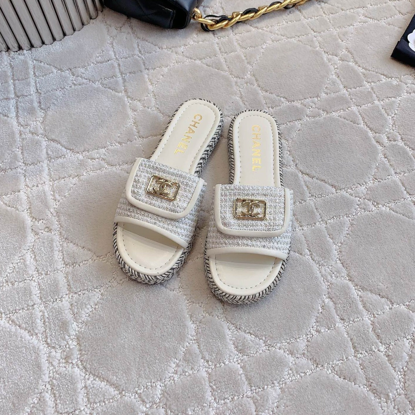 PLATFORM SLIPPERS IN WHITE WOOL AND LAMBSKIN