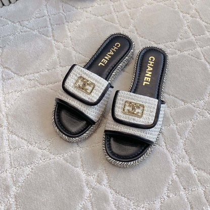 PLATFORM SLIPPERS IN WHITE WOOL AND BLACK LAMBSKIN