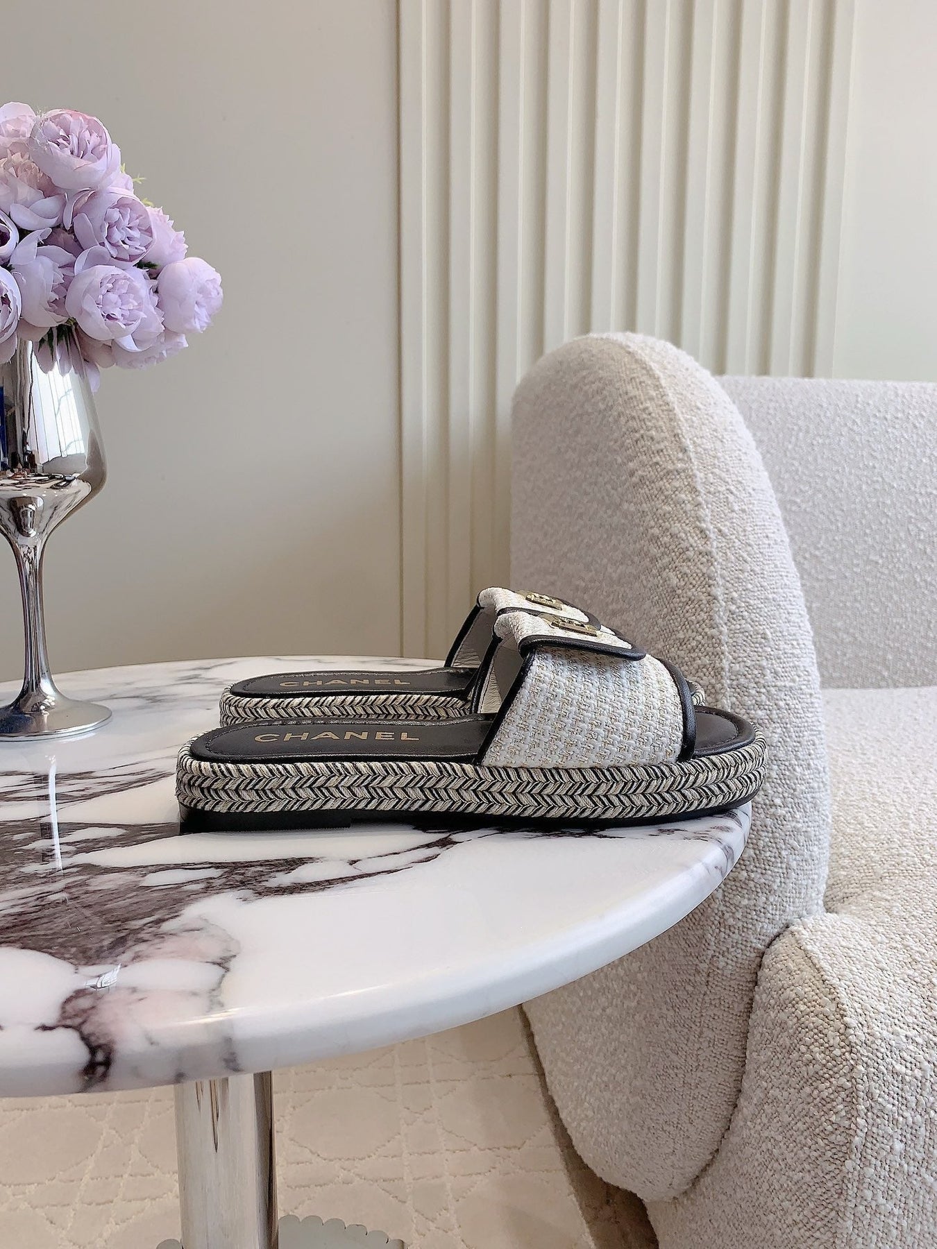 PLATFORM SLIPPERS IN WHITE WOOL AND BLACK LAMBSKIN