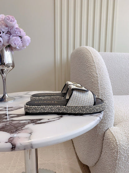 PLATFORM SLIPPERS IN WHITE WOOL AND BLACK LAMBSKIN