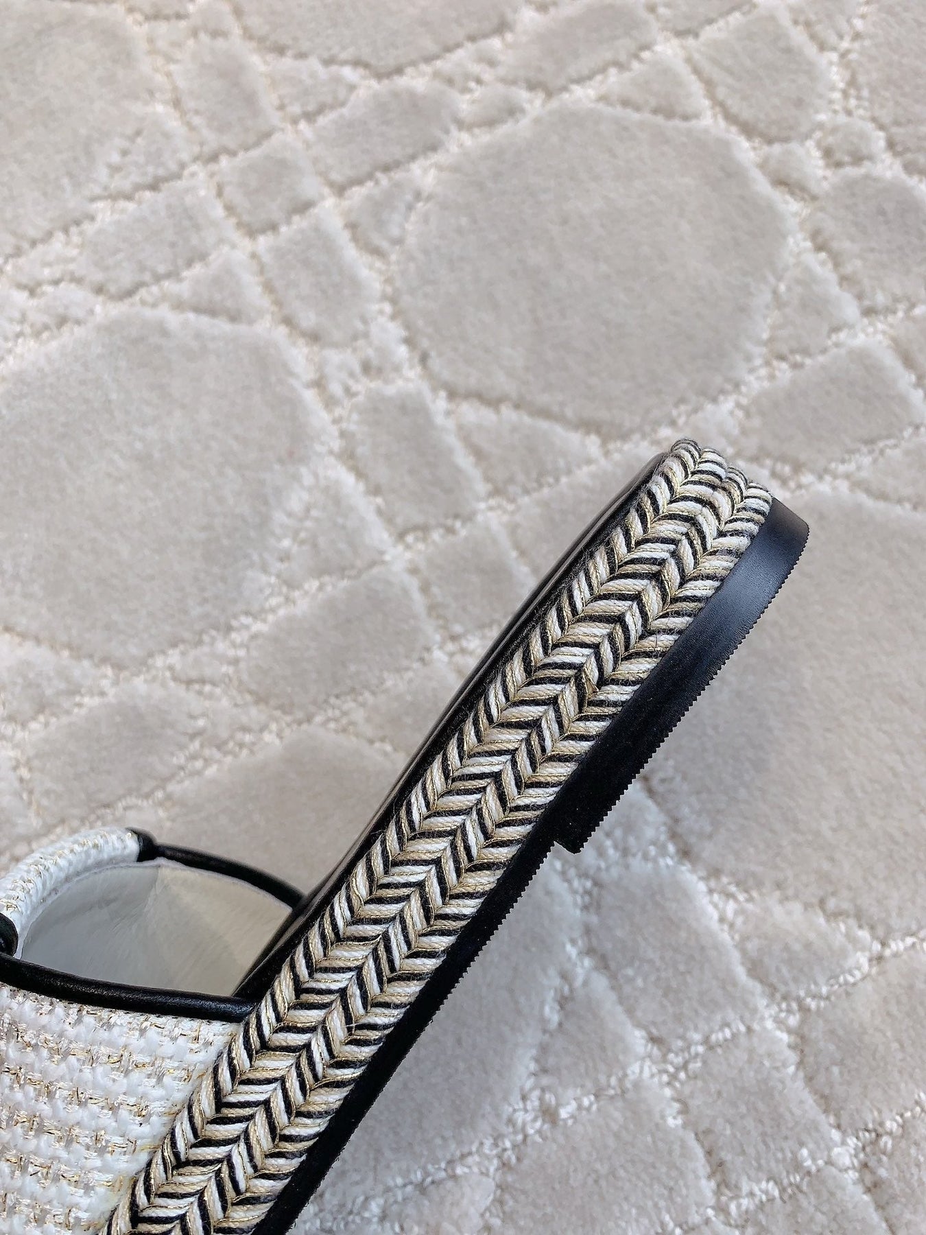 PLATFORM SLIPPERS IN WHITE WOOL AND BLACK LAMBSKIN