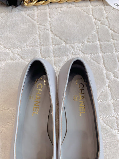 PUMP ROUNG TOE IN SLATE GREY MIX BLACK SHEEPSKIN