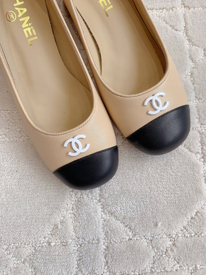 PUMP ROUNG TOE IN BEIGE CREAM MIX BLACK SHEEPSKIN