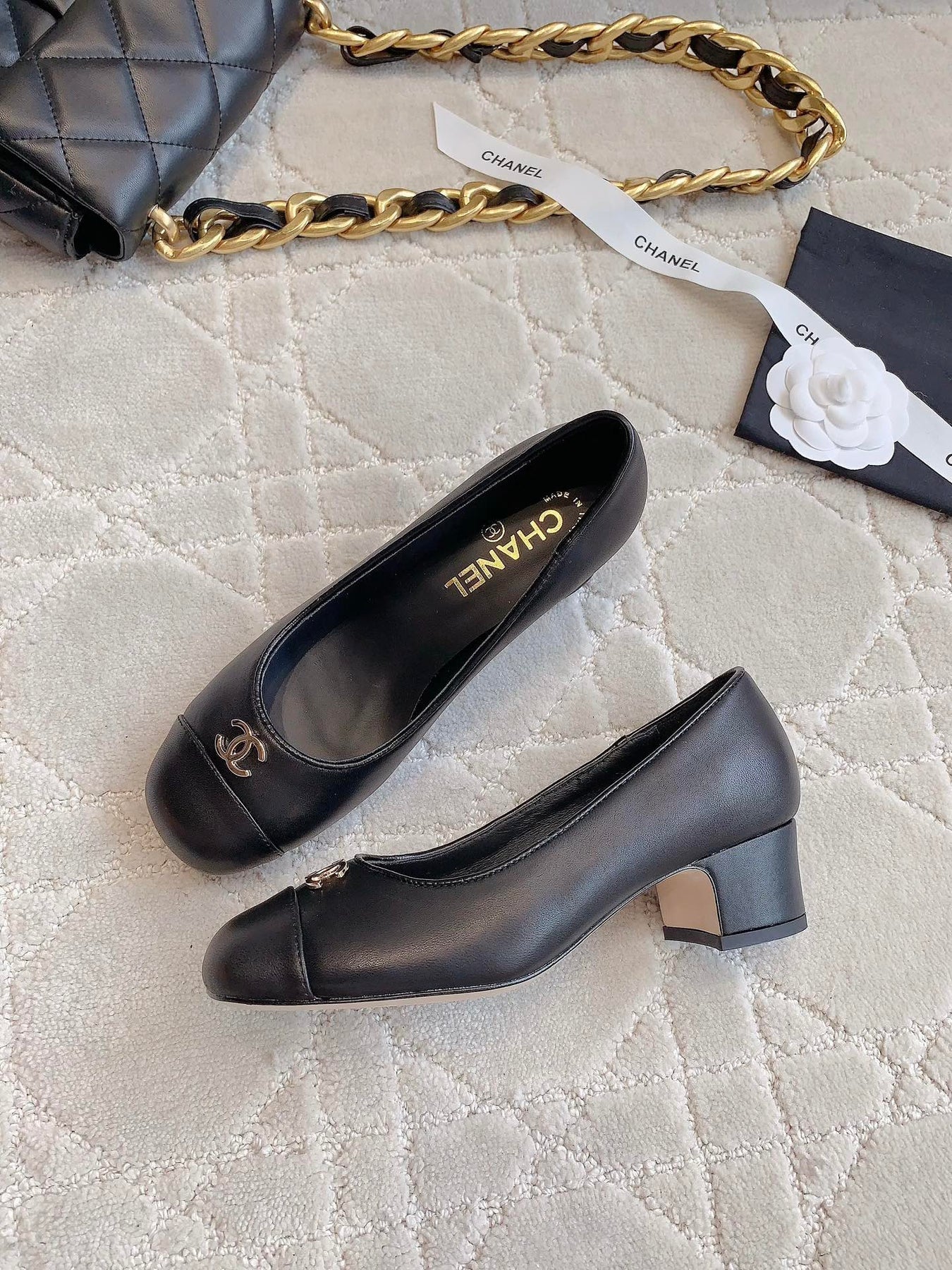 PUMP ROUNG TOE IN BLACK SHEEPSKIN