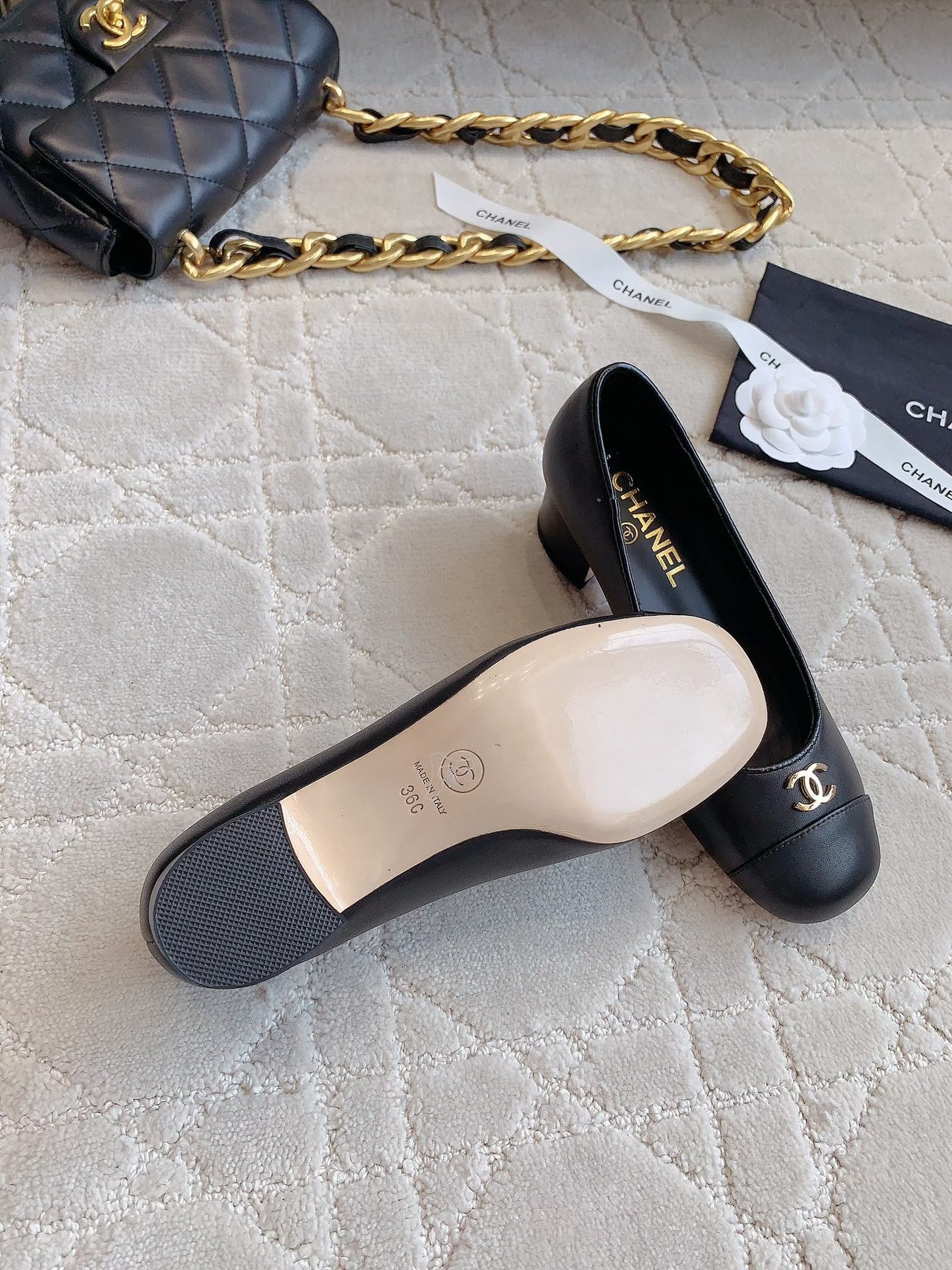 PUMP ROUNG TOE IN BLACK SHEEPSKIN