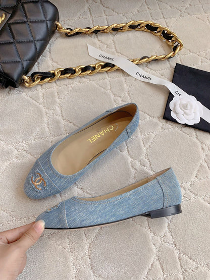 BALLET FLATS IN LIGHT BLUE DENIM
