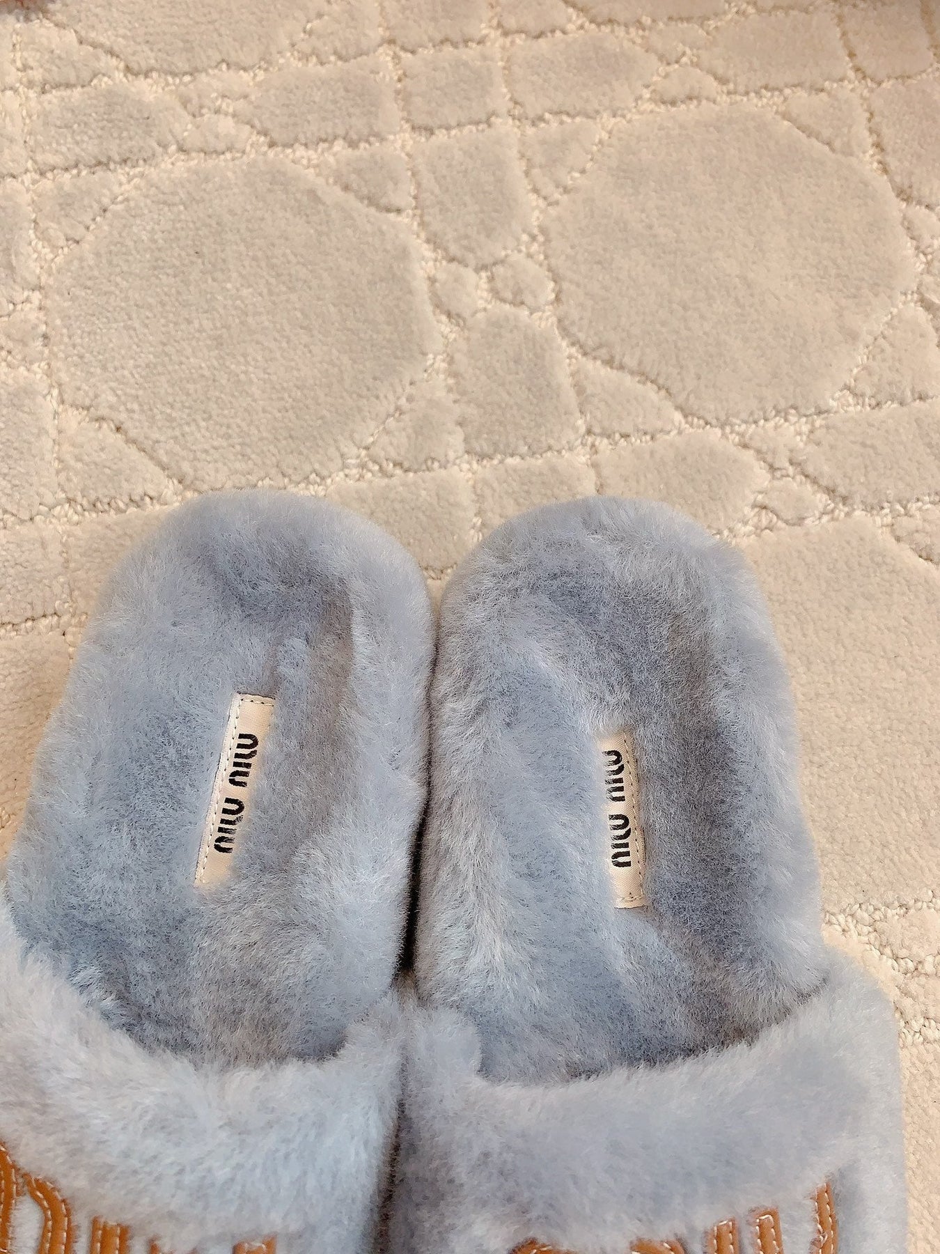 RABBIT FUR SLIPPERS RHINO GRAY WITH EMBROIDED LOGO