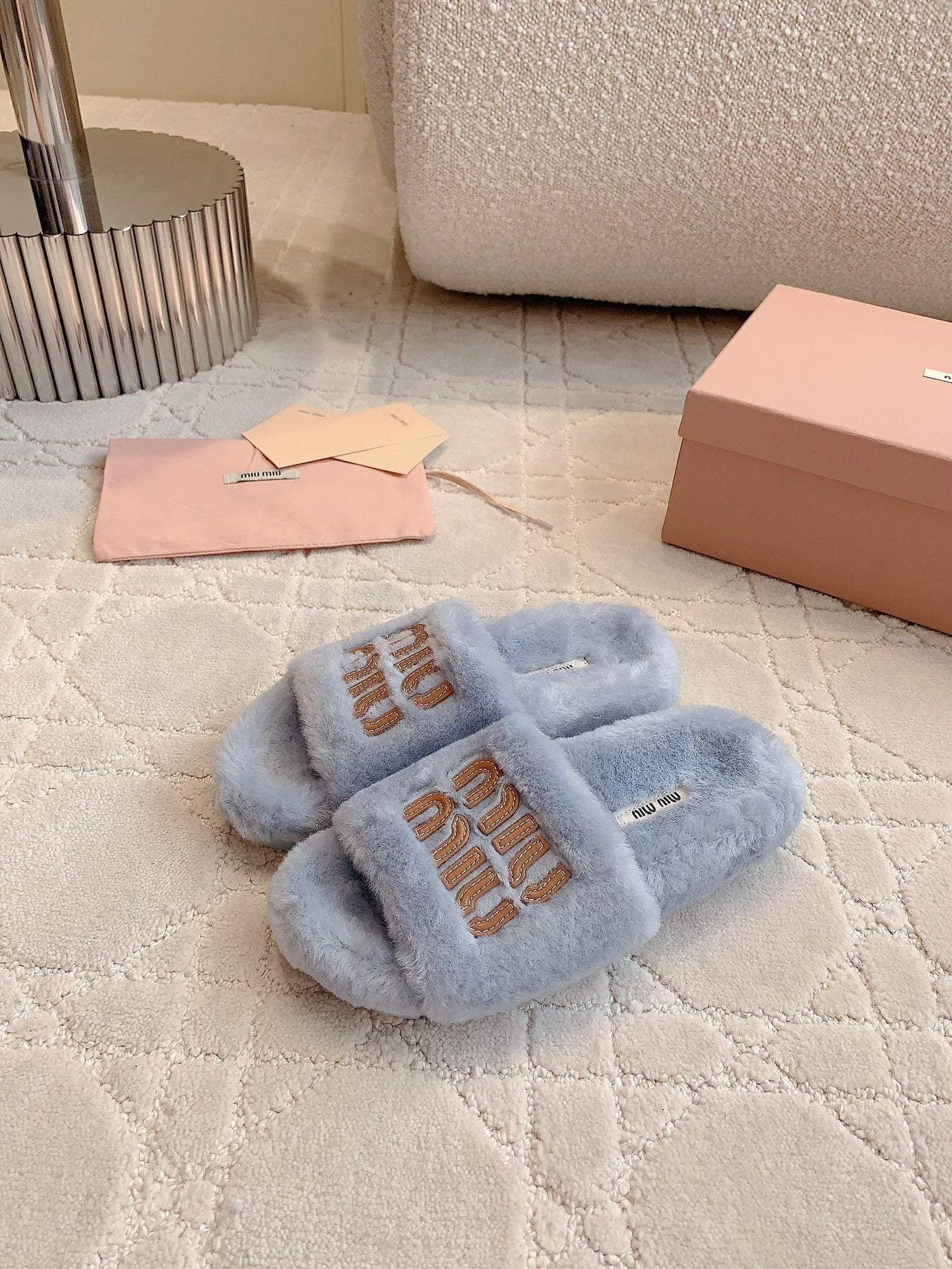 RABBIT FUR SLIPPERS RHINO GRAY WITH EMBROIDED LOGO