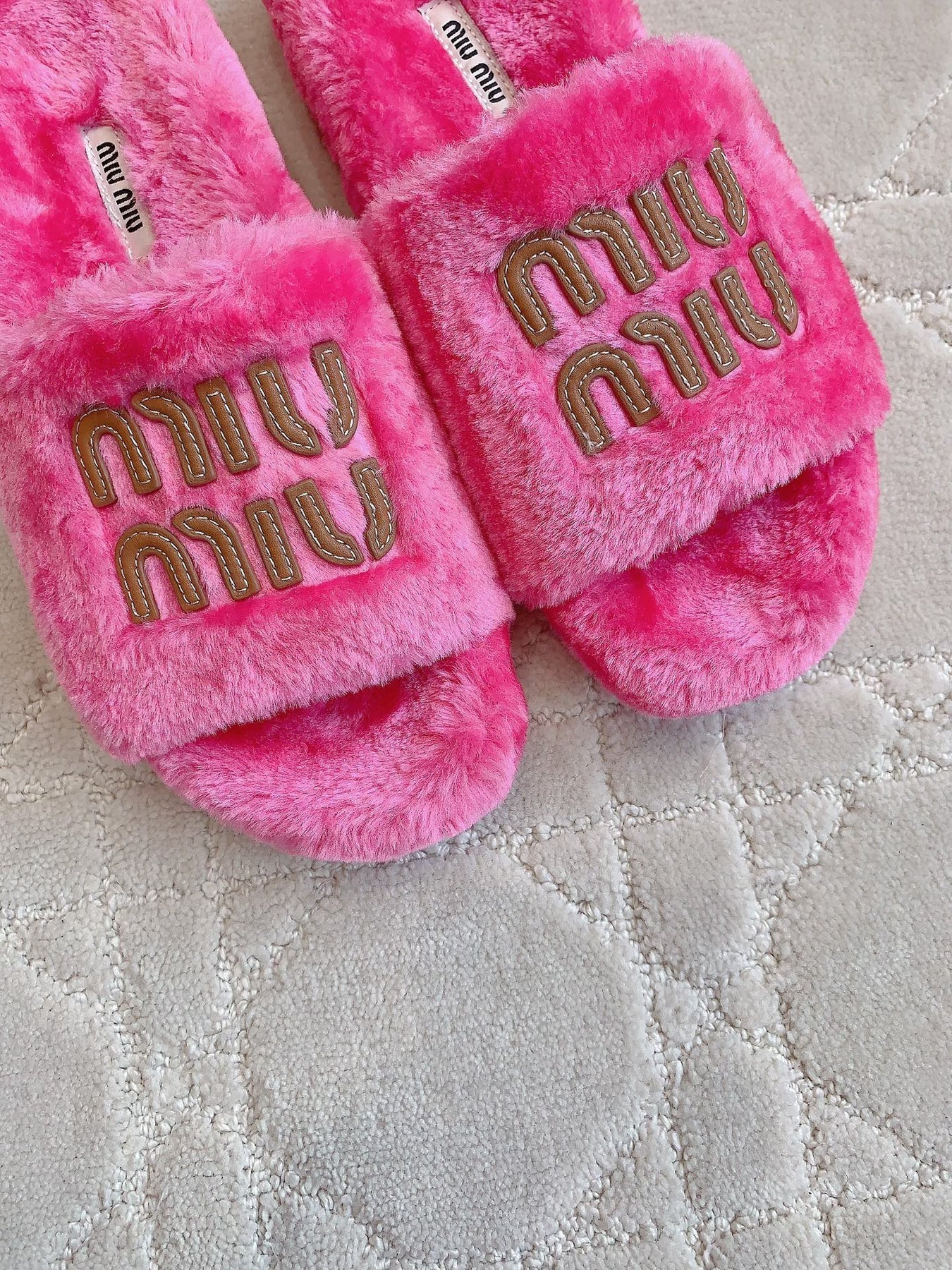 RABBIT FUR SLIPPERS MAGENTA PINK WITH EMBROIDED LOGO