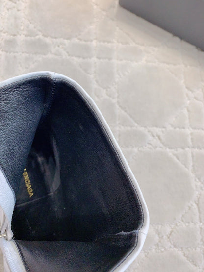 POINTED-TOE HIGH HEEL BOOTS IN WHITE SMOOTH LAMBSKIN