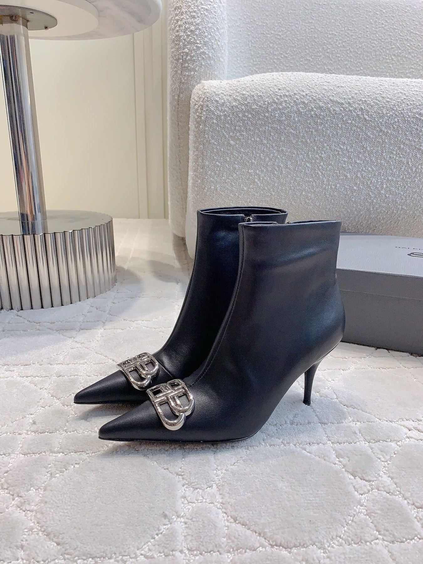 POINTED-TOE HIGH HEEL BOOTS IN BLACK SMOOTH LAMBSKIN