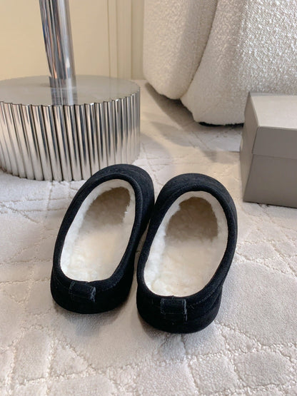ALASKA SLIPPER IN BLACK SUEDE