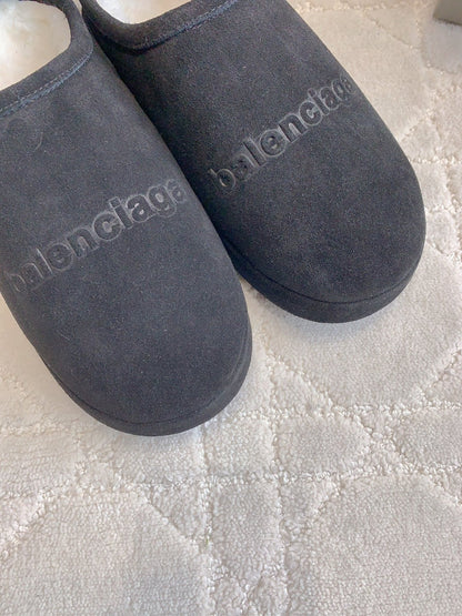 ALASKA SLIPPER IN BLACK SUEDE
