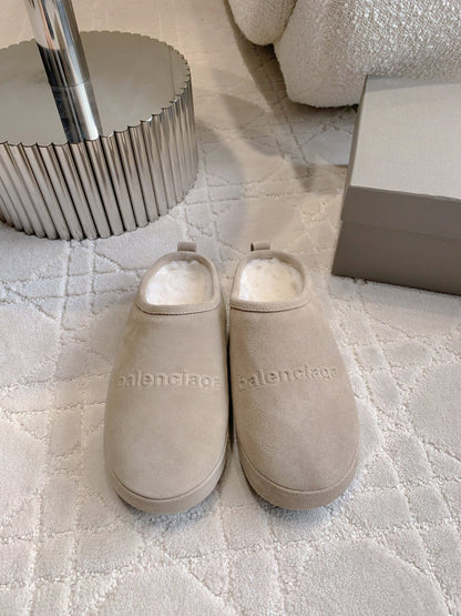 ALASKA SLIPPER IN BEIGE SUEDE