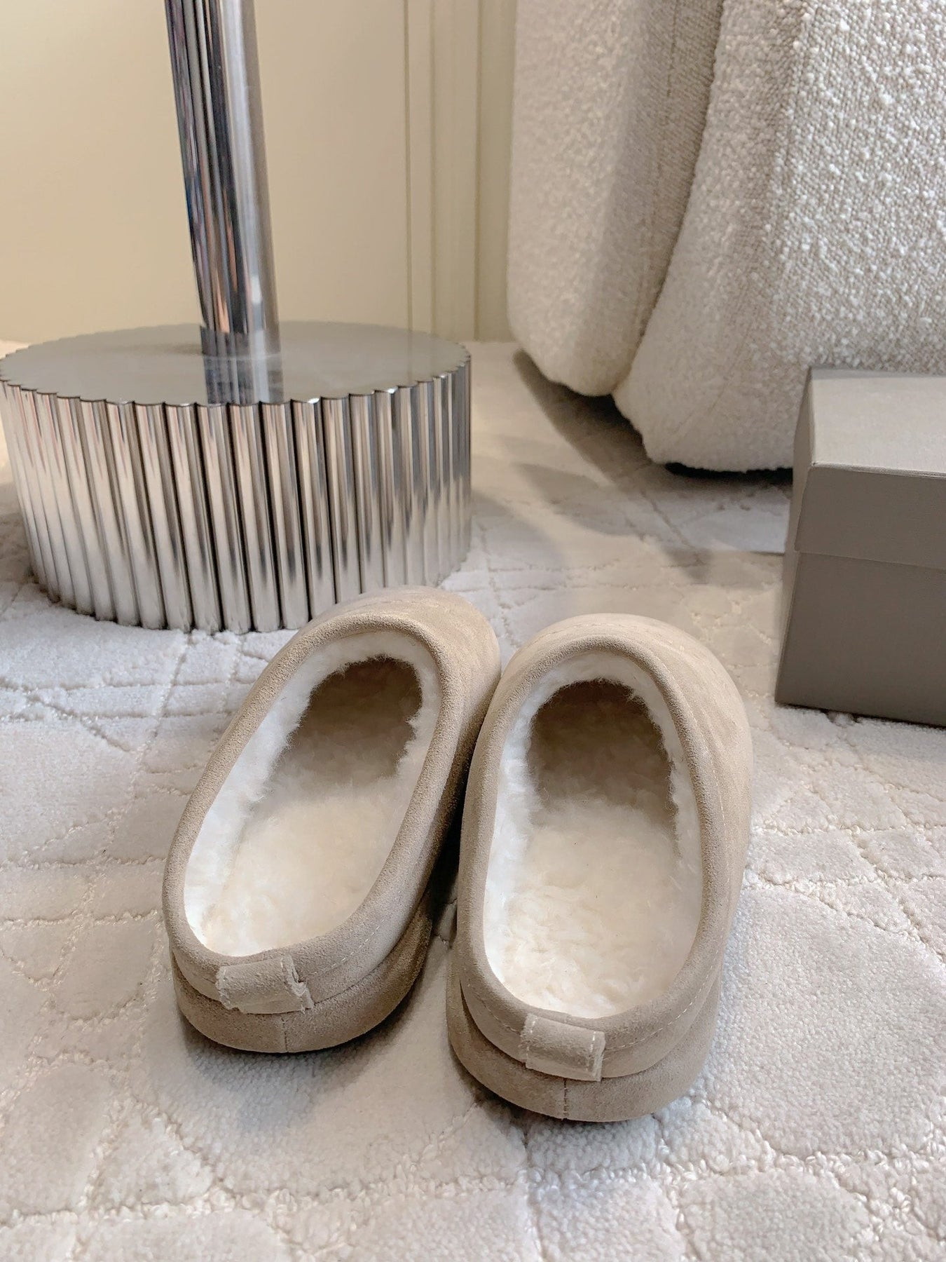 ALASKA SLIPPER IN BEIGE SUEDE