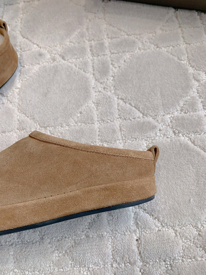 ALASKA SLIPPER IN CAMEL BROWN SUEDE