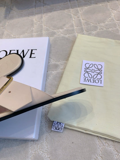 PETAL BELT FLAT SANDAL IN BEIGE CREAM CALFSKIN