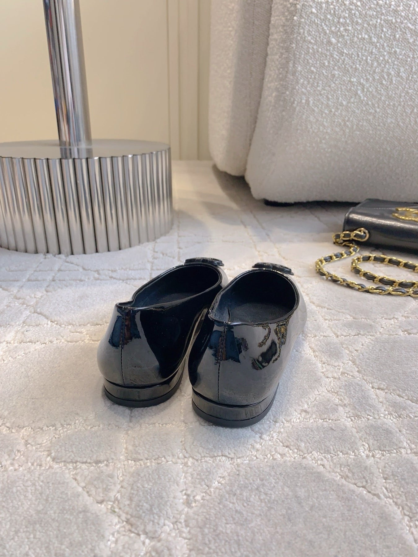 FLAT PUMP 2 CM IN BLACK PATENT CALFSKIN