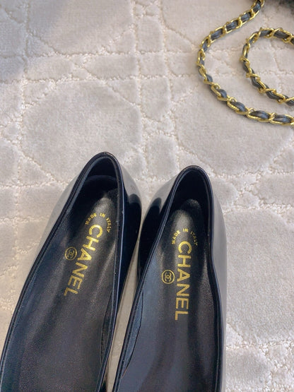 FLAT PUMP 2 CM IN BLACK PATENT CALFSKIN