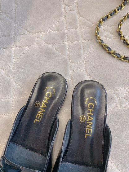 FLAT MULE 2 CM IN BLACK PATENT CALFSKIN