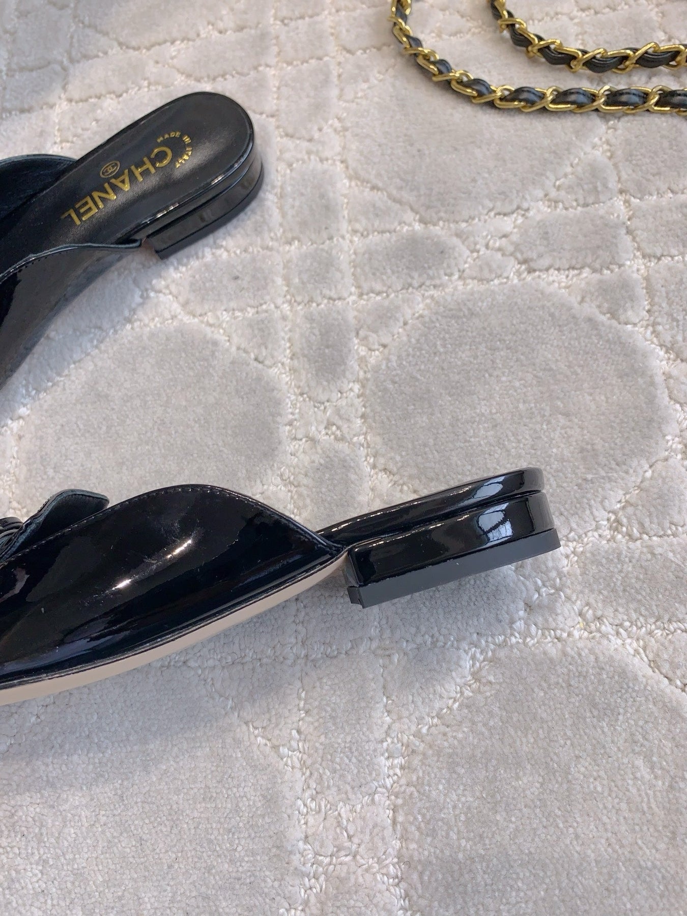 FLAT MULE 2 CM IN BLACK PATENT CALFSKIN