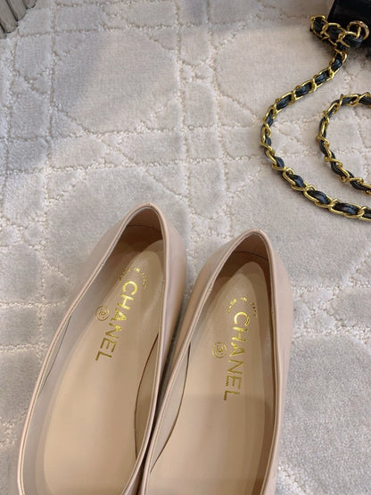 FLAT PUMP 2 CM IN BEIGE CREAM PATENT CALFSKIN