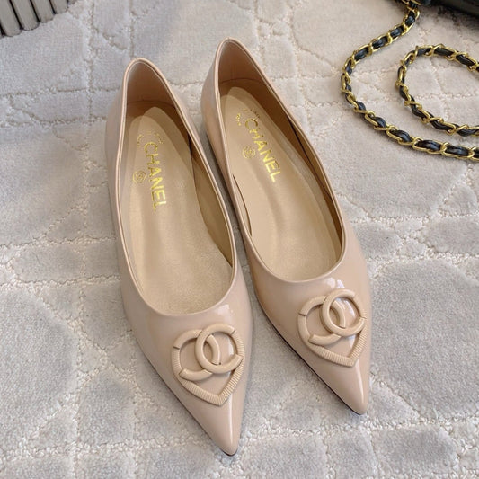FLAT PUMP 2 CM IN BEIGE CREAM PATENT CALFSKIN