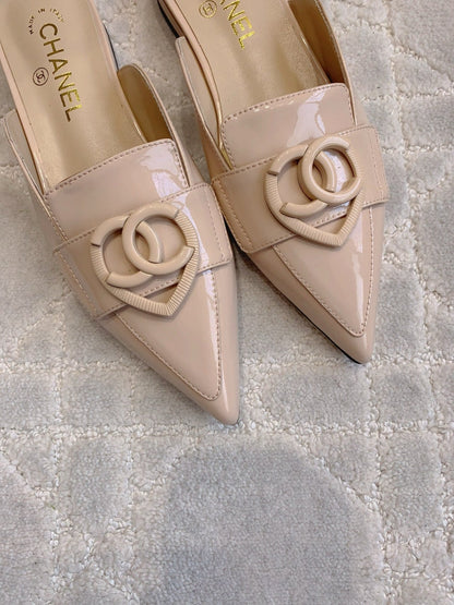 FLAT MULE 2 CM IN BEIGE CREAM PATENT CALFSKIN